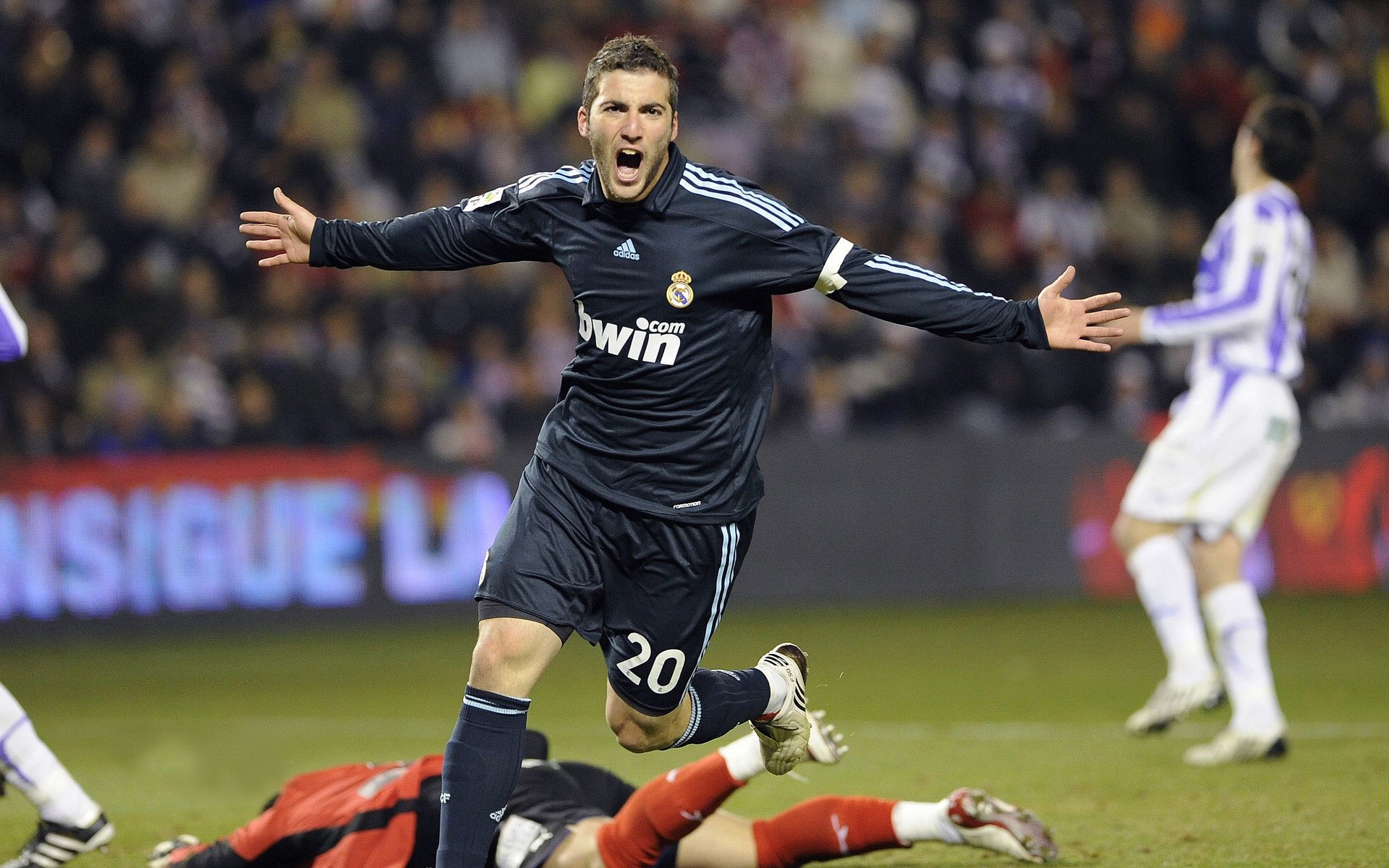 德约科维奇官方宣布晋级下一阶段新规,皇家马德里引发争议!赢得满堂喝彩开云入口